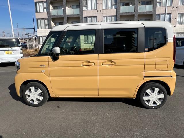 リヤドアはスライドタイプなのでちょっと狭い駐車場でも乗り降り安心です☆とくに風の強い日はドアが急に開いてヒヤリという事もないですよ！