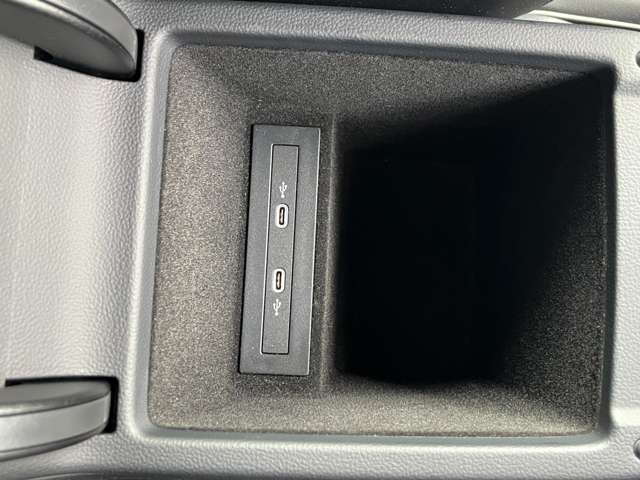 展示前には全車、内外装を厳しくチェックしておりますが、万が一見落とし等があってはダメなので、外部検査員によるチェック（カーセンサー認定）で更に厳しーくチェック済み＾＾