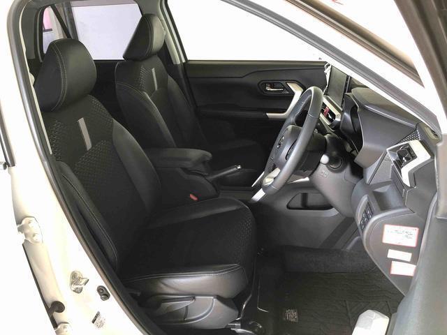 運転席の座面高さを調整できるシートリフターが付いています。