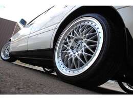 新品メッシュ18インチアルミ新品タイヤ