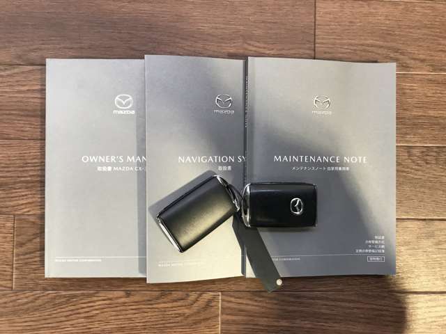 取扱書＆整備手帳揃っております☆遠くからドアの開錠施錠が出来る便利なキーレスを装備しています。