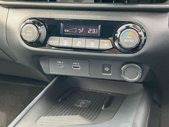 【オートエアコン】　設定温度は一定のまま、1年中、車内は快適空間♪快適温度♪