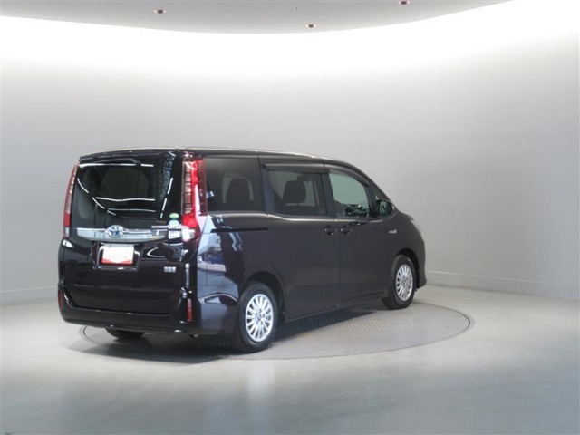 走りにこだわりながら収納力も持ち合わせたお車です。荷物を載せて軽快なドライブを楽しめますよ♪
