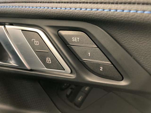 電動フロントシート♪シートポジションは2パターンまで記憶しておく事が出来ます！順番に運転するにはとても便利な機能です♪