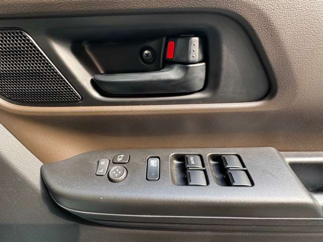 運転席側窓側操作部