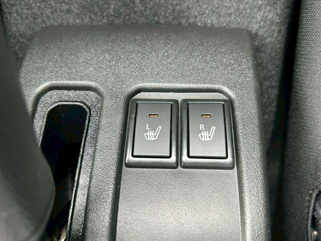 ≪運転席・助手席シートヒーター≫　寒い日でもシートが暖かいです（＾＾♪