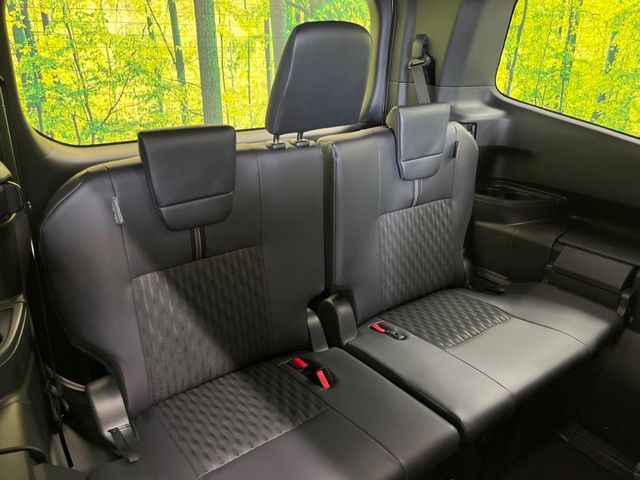 『車を購入した後の車検やメンテナンス、キズを直す板金、事故受付まで承ります。愛車についてのご相談はすべて当店にお任せください。』