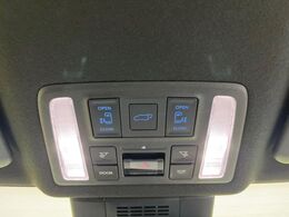 【両側電動スライドドア/電動バックドア】運転席/助手席側とも電動スライドドアを装備。お子様の乗降りやお買い物の荷物の積み降ろしにも便利！さらに挟みこみ防止機構付きで安心です。