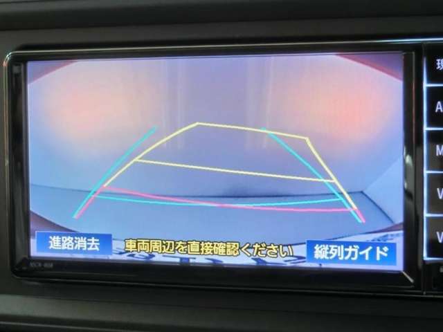 バックモニターで車庫入れも安心。