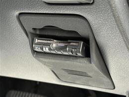 有料道路を利用する際に料金所で停止することなく通過できる、ETC車載器（ノンストップ自動料金収受システム機器）が装備されています。セットアップを行うことで利用可能になります。