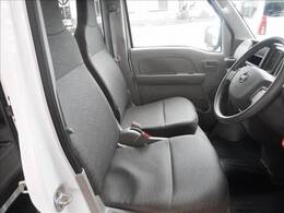 4WD☆5AGS☆純正ラジオ☆エマージェンシーブレーキS☆踏み間違い防止アシスト☆車線逸脱警報☆オートハイビーム☆リアパーキングセンサー☆USB電源☆オーバーヘッドシェルフ☆キーレス☆1速発進モード☆