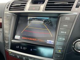 【バックモニター】後ろのカメラの映像がモニターに映し出されるので、後方の見えない死角や、障害物との距離感などもしっかり安全確認することができます！