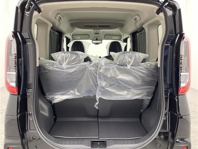 【トランク】積み込みやすくて、たっぷり積める荷室です。シートアレンジできるものは、乗車人数と荷物の量や大きさによってシートを動かすことができるので、より快適なドライブが可能です！