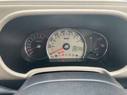 デジタルで見やすいスピードメータです。