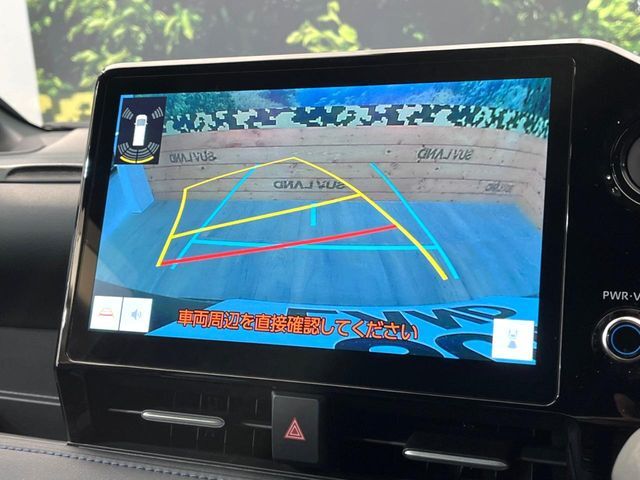 【バックカメラ】駐車時に後方がリアルタイム映像で確認できます。大型商業施設や立体駐車場での駐車時や、夜間のバック時に大活躍！運転スキルに関わらず、今や必須となった装備のひとつです！