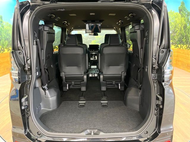 普段のお買い物や通勤、送迎等に十分な荷室スペースを確保しております。セカンドシートを倒すと、大きな荷物の積載も可能です♪
