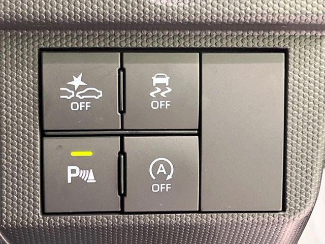 【スマートアシスト】走行中に前方の車両等を認識し、衝突しそうな時は警報とブレーキで衝突回避と被害軽減をアシスト。より安全にドライブをお楽しみいただけます。