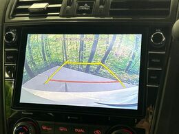【バックカメラ】駐車時に後方がリアルタイム映像で確認できます。大型商業施設や立体駐車場での駐車時や、夜間のバック時に大活躍！運転スキルに関わらず、今や必須となった装備のひとつです！