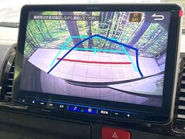 【バックカメラ】駐車時に後方がリアルタイム映像で確認できます。大型商業施設や立体駐車場での駐車時や、夜間のバック時に大活躍！運転スキルに関わらず、今や必須となった装備のひとつです！