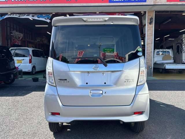 九州運輸局長指定工場（1-4576）。私達プロ（白川・喜多・梅木）が、責任を持ってお客様の愛車を整備・点検致します。価格はもちろん、技術も負けません。