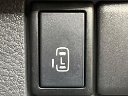 【パワースライドドア】スマートキーや運転席のスイッチでスライドドアの開閉が可能♪電動だから力を入れてドアを開ける必要が無く、小さいお子様でも、重い荷物を持っている時もラクに開け閉めできます♪