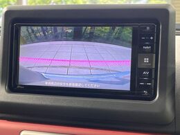 【バックカメラ】駐車時に後方がリアルタイム映像で確認できます。大型商業施設や立体駐車場での駐車時や、夜間のバック時に大活躍！運転スキルに関わらず、今や必須となった装備のひとつです！