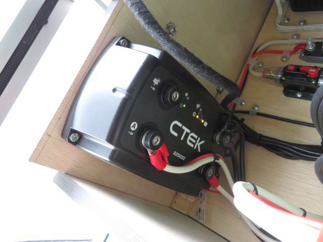 CTEK走行充電器で高効率な走行充電を実現しております！
