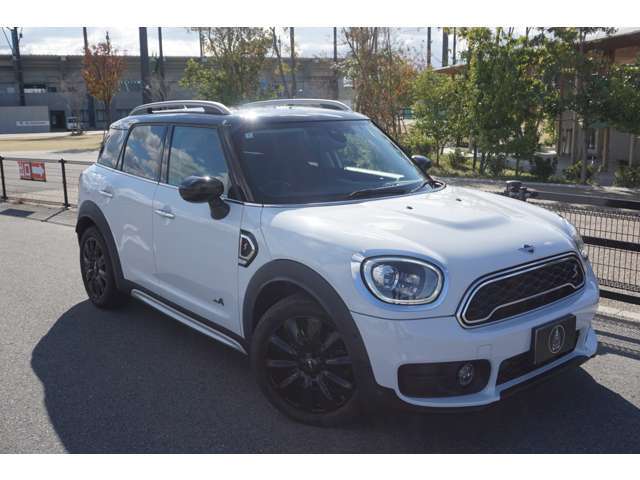 日本車には無いおしゃれなデザインはその人自身の個性を引き出してくれるアイテムの一つとなります☆おしゃれな輸入車で車をファッションの様にお楽しみ下さい☆