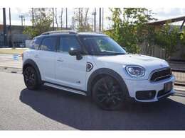 ボディカラーはとてもお洒落なライトホワイトツートンとなっております！