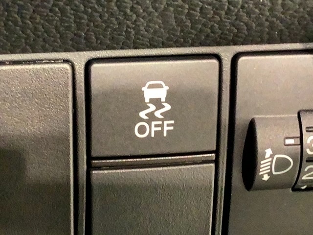 横滑り防止装置がついています。いざという時に安心ですね。