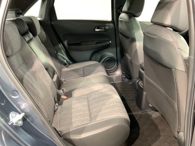 ゆったり座れるリヤシート！足元が広々としていて、乗り心地も良いです！