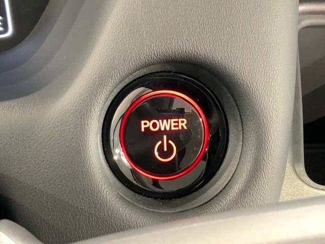 ワンプッシュでエンジンのスタート、ストップが出来て便利です。