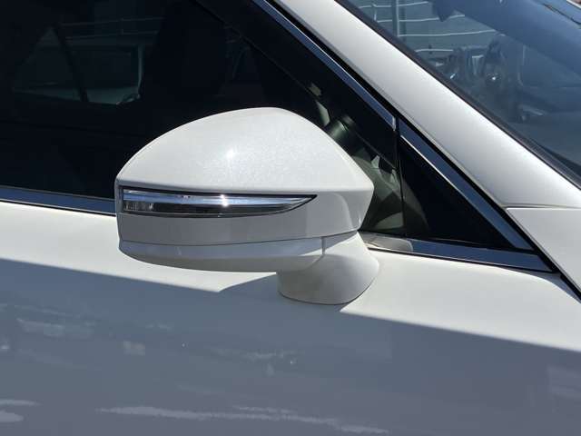【ウインカーミラー】　見た目だけでなく、対向車からの視認性の向上につながって安全度もアップ☆