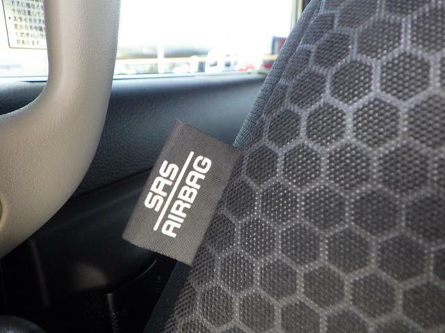 フロントシートSRSサイドエアバッグが安心装備になっています。
