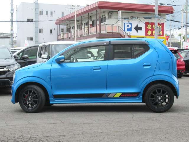 ■屋根付スペース有ります■悪天候時や夜でもお車ご確認できます☆事前にご連絡いただけますとお車をご準備致します☆照明付ピットでお車の状態をご覧いただけます！