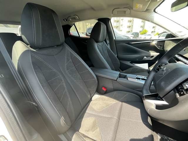 快適なショールームにて、お車選びのお手伝いから、ご購入後の整備待ちまで、ご対応致します。