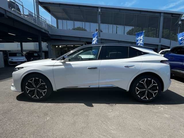 外装は専任スタッフによる真心込めたワックス磨きを実施しております。内装もクリーニングを実施させていただいております。質の良さをご体感くださいませ。