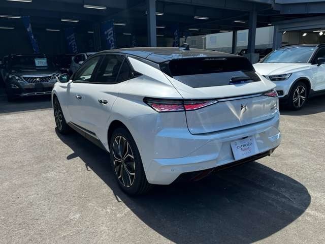 内装クリーニングも施しております。内装の綺麗なお車は気持ちが良くオススメさせていただく1つのポイントになっております。