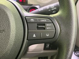 【アダプティブクルーズコントロール】高速道路での長距離走行が楽に！！自動で速度を保つクルーズコントロールが、衝突軽減システムと連携し、前方の車両を感知して車間を保つように速度調節してくれます！！