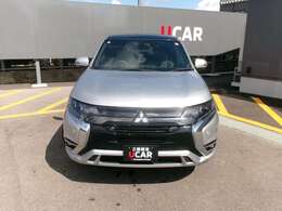 当店は諸費用も含めた総額表示を行っております。諸費用には車庫証明費用が含まれています。また、店舗納車を推奨しておりますので納車費用は含まれておりません。