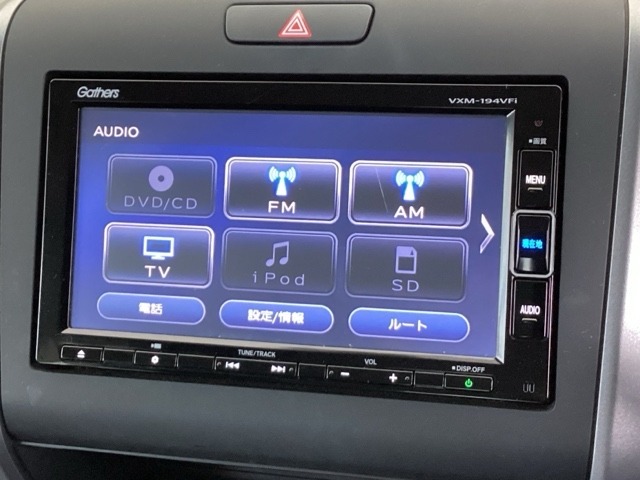ナビ機能だけでなく、フルセグ、Bluetooth、DVDとCD再生などのオーディオ機能がついています！