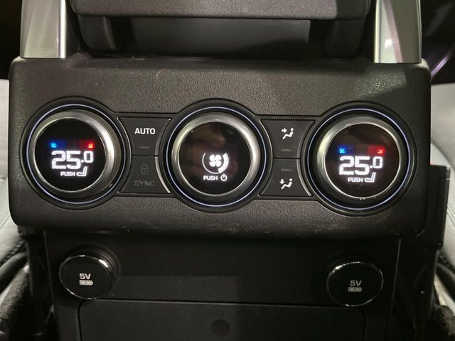 ◆3ゾーンクライメイトコントロール『運転席・助手席・後席も3か所で独立したエアコン設定が可能です。』