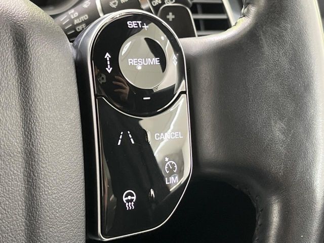アダプティブクルーズコントロールはミリ波レーダー、ステレオカメラにより前方の車両の速度に合わせ安全な車間を保ち、先進のクルージングをサポート。安心・快適なドライブをサポートいたします。