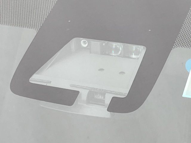 【トヨタセーフティセンス】走行中に前方の車両等を認識し、衝突しそうな時は警報とブレーキで衝突回避と被害軽減をアシスト。より安全にドライブをお楽しみいただけます。