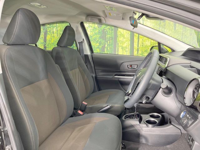 運転席シート廻りは使用感も少なく、良好な状態となっています。前オーナー様が丁寧に使っていたことがよくわかりますね。
