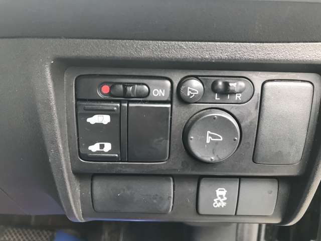 左側電動スライドドア