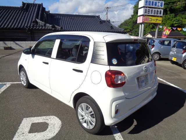 走行15.000キロ　衝突軽減ブレーキ　ナビ　TV　バックカメラ　プッシュスタート