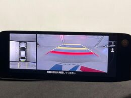 【360°ビューモニター】専用のカメラにより、上から見下ろしたような視点で360度クルマの周囲を確認することができます☆死角部分も確認しやすく、狭い場所での切り返しや駐車もスムーズに行えます。