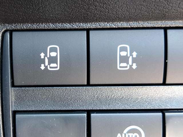 オートスライドドアは、運転席前にあるスイッチの操作でもオート開閉ができ、とても便利です。