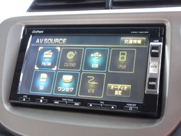 ナビゲーションはギャザズメモリーナビ（VXM-128VSX）を装着しております。AM、FM、CD、DVD再生、ワンセグTVがご使用いただけます。